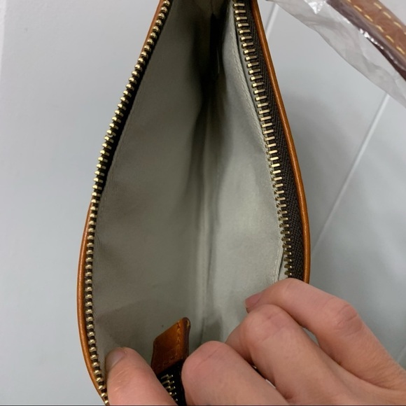 NEW Dooney & Bourke New England Patriots NFL Wrist Pouch DB Brady Logo Rare $108 - Picture 5 of 10